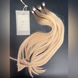 Kitsune 16” Hand Tied Weft Hair Extensions Akira Rooted Blonde NWT